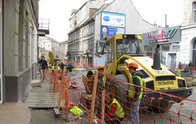 Ремонт дорог по-львовски: к концу года обещают построить платный автобан