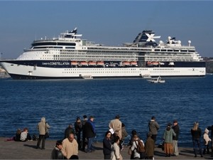 На Карибах отравились около 300 пассажиров круизного лайнера