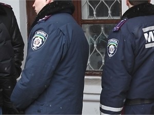 В Ровно во двор прокуратуры бросили два 