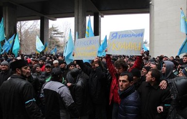 Во время митингов в Крыму умер человек