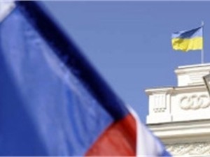 В Киеве пикетируют посольство России