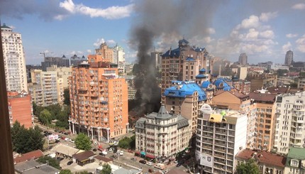 В центре Киева сгорело здание бывшего детского садика