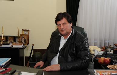 У нового-старого прокурора региона плантация тюльпанов и питомник алабаев