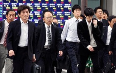 В Японии служащим разрешили ходить на работу без галстуков