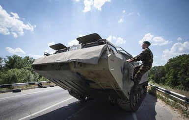 СНБО: В Донецкую область из Крыма перебросили пять танков и семь БТР 