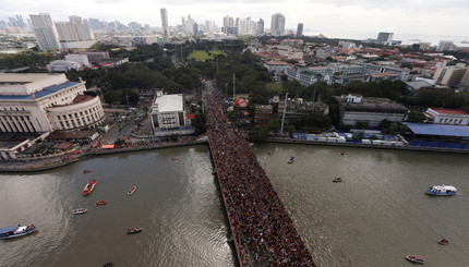 В Маниле сотни тысяч католиков прошлись шествием 