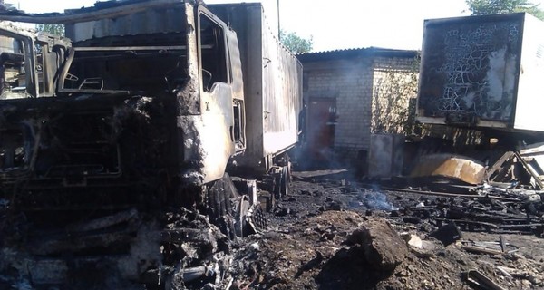 В Мелитополе сгорели дотла два грузовика
