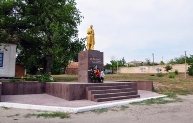В Запорожской области за ночь пали три Ленина 