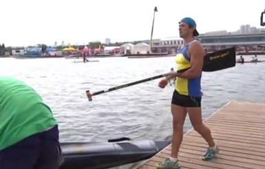 Победитель чемпионата мира по гребле Юрий Чебан разрисовал свою лодку в ракету