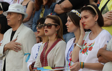 День Независимости: женщины плакали на параде 