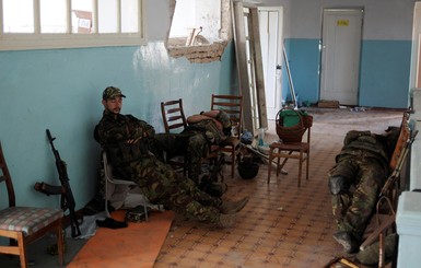 СМИ: Под Иловайском силы АТО все еще в окружении, подмоги нет