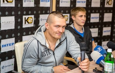 Александр Усик проведет первый чемпионский бой