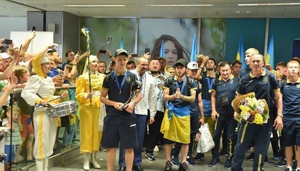 Сборная Украины U-20 вернулась в Украину, все игроки получили звание мастеров спорта