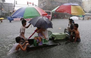 На Филиппины обрушился очередной тайфун, власти эвакуируют жителей