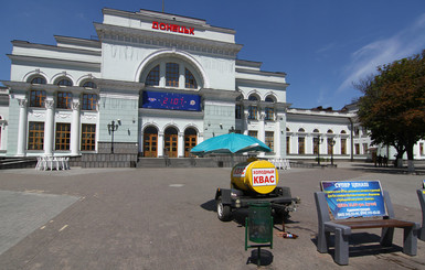Донецкий вокзал остался без света и попал под обстрелы