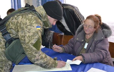 600 солдат охраняют избирательные участки в Донбассе 