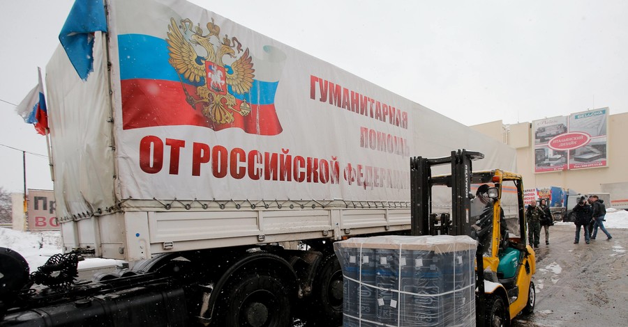 Журналистов пустили на разгрузку гуманитарного конвоя из РФ