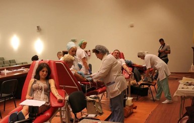 Врач:  в Украине проверенная донорская кровь может быть инфицирована смертельными вирусами 