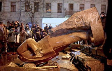 В Украине за год снесли 504 памятника Ленину