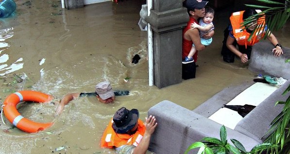 На Филиппинах бушует смертельный шторм 