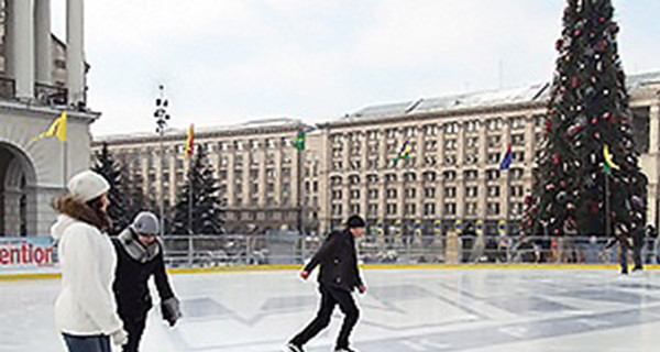 Все на лед: в центре Киева открыли бесплатный каток 