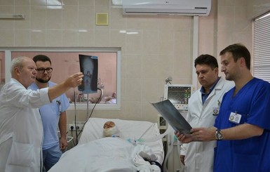 В Днепропетровскую больницу привезли трех спасенных из плена бойцов