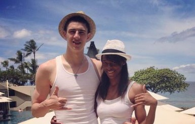 Украинский игрок НБА встречается с двухметровой темнокожей красоткой