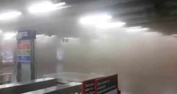 В метро столицы Чили произошло два взрыва 