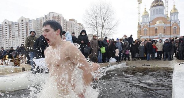 Спасатели назвали в Киеве места, где купаться на Крещение безопасно