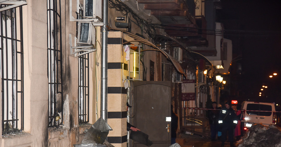 Взрыв в Одессе: вместо волонтерского центра нацелились на банк