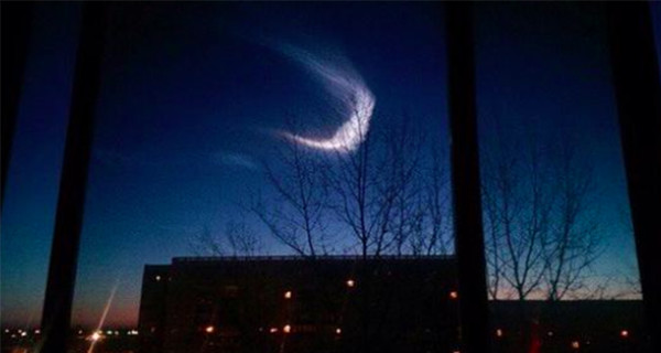 В России метеорит оставил в небе странный след 