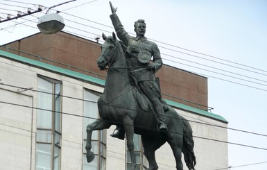 Киевский памятник Щорсу поменяют на Петлюру