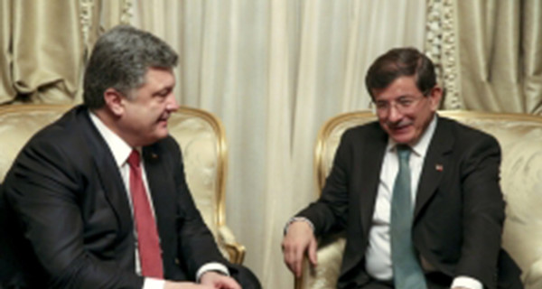Порошенко обсудил положение крымских татар с премьером Турции