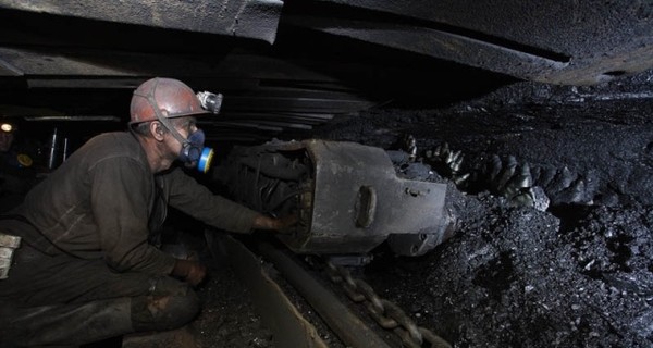 В Дзержинске из-за обстрелов 84 шахтера находятся под землей