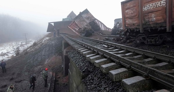 Движение на Мариуполь через взорванный мост восстановят 23 января