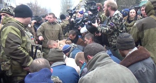 Сюмар советует украинским СМИ не показывать 