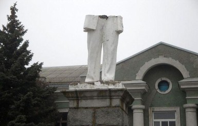В Бердянске снесли второго Ленина за день