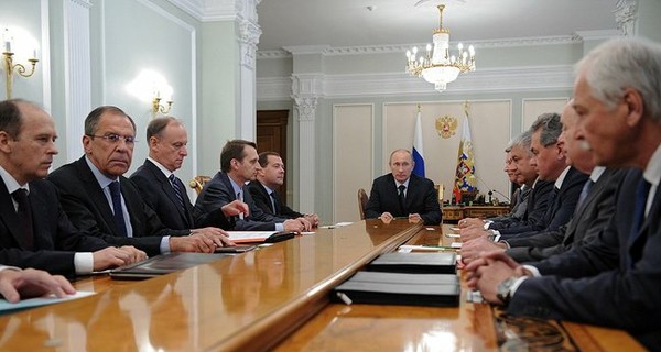 Путин обсудил ситуацию на востоке Украины с Медведевым, Шойгу и Лавровым