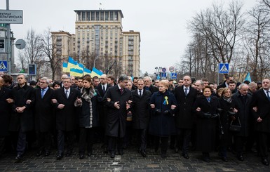 Годовщина революции: политики снова на Майдане, но уже не вместе