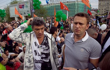 Навальный просит российский суд отпустить его на похороны Немцова