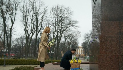 Президент Украины с супругой возложил цветы к памятнику Шевченко