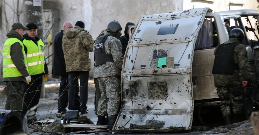 В Харькове взорвался фургон: пострадали командир батальона 