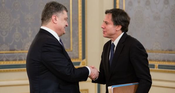 Порошенко и заместитель Керри обсудили новые санкции против России