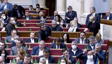 Тимошенко в черной маске, а Королевская в респираторе: как нардепы защищаются от коронавируса