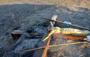 На Николаевщине сатанисты подожгли два поклонных креста