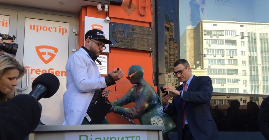 Мэр Киева Кличко надел очки, как у Пушкаревой, и сделал селфи с 