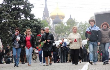 СМИ: 5 тысяч одесситов вышли на Куликово поле почтить память погибших 2 мая