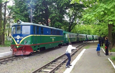 Во Львове на детской железной дороге сошел с рельсов поезд