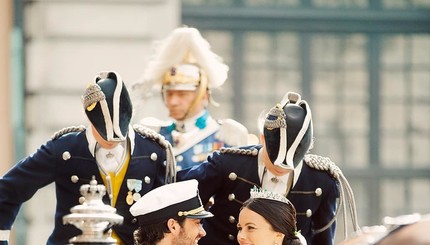 Принц Швеции Карл Филипп показал фото со своей свадьбы, которых еще не было в сети