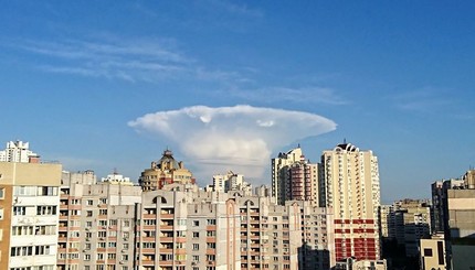 Необычное облако на севере Украины